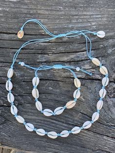 Surf Jewelry, Puka Shell Necklace, Preppy Jewelry, Puka Shell, Vsco Girl, Jewelry Accessories Ideas, Summer Bracelets, Shell Necklace, Diy Schmuck