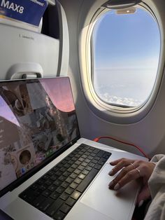 Girl working on a laptop on a plane with a MacBook Pro Travel Agent Job, Airplane Vision Board, Offline Apps, London Cheap, Best Travel Apps, Travel Prep, Travel Apps