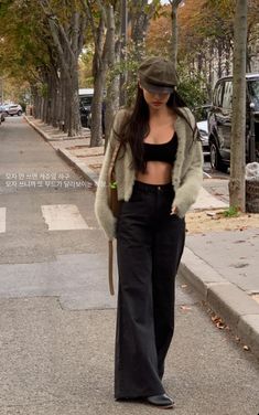 kkmmmkk on ig. Feminine Edgy Style Grunge, Kkmmmkk Outfits, Japanese Office Outfits Women, Viral Aesthetic, Casual Outfits Fashion, Outfit Vintage, Stylish Work Outfits, Midi Skirts, 가을 패션