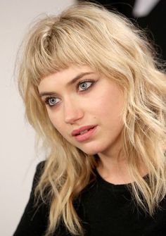 Baby Bangs Long Hair, Effortless Hair, Imogen Poots, Baby Bangs, Hair Bangs, Magic Hair, Long Hair With Bangs, Hair Curly, Metallic Hair