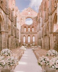 the aisle is lined up with white flowers