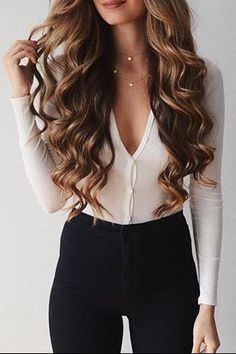 Long hair envy on @cath_belle <3 Big Voluminous Curls, Hair Curling Tutorial, Voluminous Curls, Long Brown Hair, Long Wavy Hair, Curled Hairstyles, Hair Dos, Gorgeous Hair