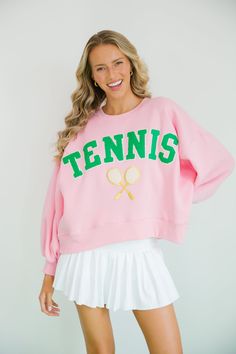 The BREAK POINT PULLOVER is perfect for tennis fans. It features a green varsity "tennis" lettering and a tennis racket patch. It is cut oversized and cropped for a modern look and feel. To maintain the quality, hand washing is recommended. All orders are currently shipping within 14 business days. To receive item quicker, expedited shipping is available at checkout. Preppy Tennis Outfit, Tennis Outfit Ideas, Cute Tennis Outfit, Tennis Fits, Tennis Uniforms, Break Point, Tennis Aesthetic, Tennis Style, Random Ideas