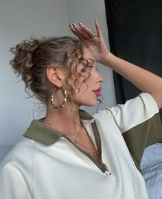 curly hair, makeup inspo, necklaces, white french nails, curly hair hairstyle, hairstyle curly bun, hair bun Curly Hair White Girl, Curly Hair Makeup, Curly Hair Hairstyle, Curly Hair Up, White French Nails, Hairstyle Curly, Curly Bun Hairstyles, Necklaces White, Curly Bun