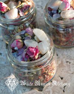 Full Moon Spells Crystal Jars, Sacred Herbs, Full Moon Spells, Moon Spells, Diy Kosmetik, Moon Crystal, Beltane, Smudge Sticks, Kitchen Witch