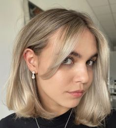 Harmony Color, Blonde Bob With Bangs, Blonde Bob Hairstyles, Blonde Haircuts, Popular Actresses, Blonde Hair Inspiration, Blonde Hair Looks, Short Hair Balayage