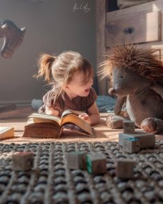 Finding Neverland Foto Baby, Foto Tips, Reading A Book, Jolie Photo, Baby Photoshoot, Baby Fever, Little People, Baby Pictures, Children Photography