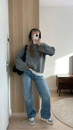 outfit ideas, mirror selfie, ootd, fashion, street style, clean girl, blue jeans, sweater, fashion 2024 Looks Adidas, Looks Pinterest, Skandinavian Fashion, Cold Outfits, Stockholm Style, Outfit Jeans, School Looks