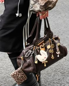 Green Clothing, Jane Birkin, Handbag Women, Satchel Handbag, Bag Charms, Pretty Bags, Mode Inspo, Essential Bag, 가을 �패션