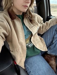 western outfit, thrifted, winter, outfit inspo, casual, levi, carhartt Carhartt Jacket Women's Outfit, Carhartt Jacket Women Outfits, Carhartt Outfits, Carhartt Jacket Women's, Carhartt Jacket Outfit, Jacket Outfit Women, Western Outfit, Carhartt Jacket, Outfit Inspo Casual