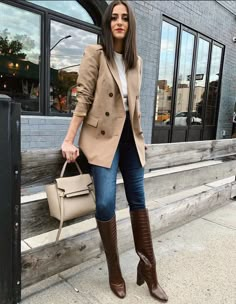 Brown Leather Boots Outfit, Brown Boots Outfit, Best Black Friday Sales, Outfit Botas, Happy Black Friday, Black Friday Sales, Classic Outfit, Happy Black, Brown Outfit