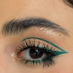 Aesthetic Green Makeup, Green Eyeliner, Face Art Makeup, Swag Makeup, Green Makeup, Aesthetic Green, Eyeliner Looks, Eye Makeup Art