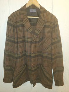 This is a very Beautiful Vintage Pendleton Wool sports plaid jacket SzM. No rips stains or tears. IF you have any questions please contact me. No international shipping and no shipping to Hawaii Pendleton Wool, Plaid Jacket, Women's Blazer, Hawaii, Plaid, Blazer, Wool, Sports