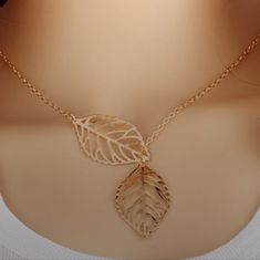 Simply Adorable Leaf Necklace Gold Set Jewelry, Colored Necklace, Thread Jewellery, Set Jewelry, Colourful Necklace, Leaf Necklace, Abayas Fashion, Leaf Pendant, Gold Set