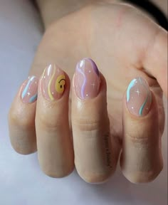 Belleza10 octubre 2020 Fun Easy Nail Art, Short Gelish Nails, Kawaii Short Nails, Extra Short Almond Nails, Nail Thang, Doodle Nails, Teacher Nails, Disneyland Nails