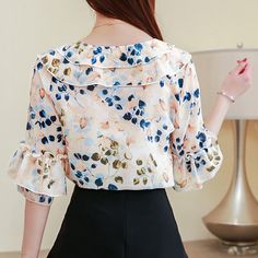 Top Designs Latest, Printed Skirt Outfit, Outfit Blouse, Latest Blouse Designs, Kebaya Modern Dress, Blouse Tops Designs, Womens Tops Dressy, Dress Neck Designs