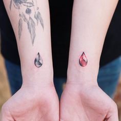 한 on Instagram: “Black,Red ink drop . 11/18-27th Ny guest work Contact me Mail or DM . #wristtattoo #waterdroptattoo #blackink #redink” Blood Drop Tattoo, Water Drop Tattoo, Drop Tattoo, Pool Tattoo, Ruby Tattoo, Back Of Thigh Tattoo, Blood Tattoo, Ink Drop, Pink Tattoo