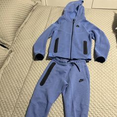 Nike Tech For Boys ***** Top Is Size M ***** ***** Bottom Is Size S ***** Matching Fits, Boys Nike, Nike Tech, Boys Top, Kids Nike, Clothing Sets, Nike Blue, Matching Sets, Outfit Sets