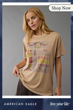 Made from cotton for a soft touch/Crew neck/Short sleeves/Grinch graphic Grinch Graphic, Grinch Shirt, White Jeans Men, Athletic Fit Jeans, Dream Jeans, Jean Trends, Curvy Jeans, Loose Jeans, Graphic Tops