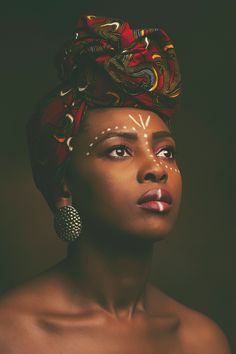 African Warrior Photoshoot, African Face Makeup, Xhosa Art Painting, African Face Art Painting, African Face Paint Goddesses, Xhosa Makeup, African Tribe Makeup, African Makeup Looks, African Makeup Ideas