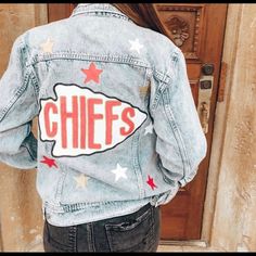 Jean Projects, Jacket Inspiration, Football Clothing, Diy Outfits, Chiefs Football, Painted Jeans, Upcycle Jeans, Painted Denim, Football Outfits