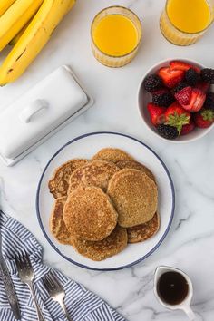 This fluffy cottage cheese protein pancake recipe is a high protein breakfast dream! These easy oat pancakes without protein powder are super quick and made in a blender for easy cleanup. Perfect for quick weekday breakfasts! Cottage Cheese Protein Pancakes, Cottage Cheese Protein