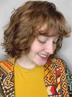 Short Hair with Tousled Waves and Bangs Wavy Hair With Fringe, Pixie Bangs