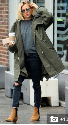 Sienna Miller Parka Outfits, Parka Outfit, Lederhosen Outfit, Sienna Miller Style, Look Boho Chic, It Bag, Looks Party, Sienna Miller, Mode Casual