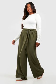 Womens Plus Woven Textured Belted Wide Leg Pants - green - 14 - With these plus-size pants, it's all about the fit. These plus-size women's pants come in a straight cut for balanced proportions that bring out the best in your body. A wider waistband offers extra stretch and comfort while thick and supportive material smoothes everything out for a sculpted finish. If you're after plus pants you can live in all day, then look no further.Style: Dress PantsFabric: PolyesterLength: Regular Plus Size Fashion Inspiration, Plus Size Outfits Business Casual, Smart Casual Work Outfit Plus Size, Plus Size Business Casual Work Clothes, Business Casual Plus Size Outfits, Business Casual Outfits Plus Size, Green Wide Leg Pants Outfit, Batman Building