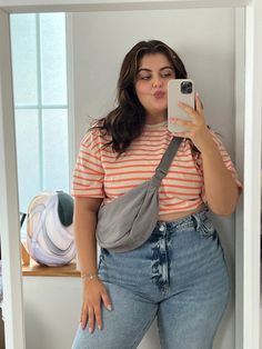 stripe tshirt blue jeans outfit spring outfit #SpringChallenge Blue Jeans Outfit Spring, Size 20 Women Outfit Ideas, Blue Jeans Outfit Summer, Jeans Spring Outfit, Blue Jeans Outfit, Jeans And T Shirt Outfit, Jeans Outfit Spring, Outfits Gorditas, Size 20 Women