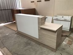 Meja Display, Cash Counter Design, Receptionist Desk, Coffee Poster Design, Cash Counter, Reception Desk Office, Reception Desk Design, Clothing Store Interior