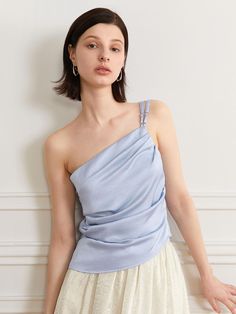 This is yyiam’s one-shoulder strap top exudes a feminine mood. With a unique design featuring a strap on only one shoulder, it allows for a distinctive style. The naturally gathered design adds sophistication to the look. It's suitable for wearing alone or layering with other outerwear pieces.- Ideal for daily wear- Can be paired with various styles of bottoms to create different looks- Its basic design makes it easy to match with any outfit Elegant One Shoulder Tops For Summer, Elegant One-shoulder Top For Summer, Elegant One Shoulder Summer Tops, Elegant One-shoulder Summer Tops, Elegant One Shoulder Top With Asymmetrical Neckline For Summer, Modern Asymmetrical One Shoulder Top For Summer, Modern One Shoulder Top With Asymmetrical Neckline For Party, Asymmetrical Neckline Tops For Summer Evenings, Modern Evening One-shoulder Top