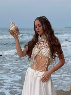 Mermaid Pearl Aesthetic, Sea Shell Costume, Mermaid Core Costume, Venus Costume Goddesses, White Siren Costume, Mermaid Inspired Photoshoot, Mermaid Look Outfit, Siren Halloween Costume Sea Witch, Siren Costume Aesthetic