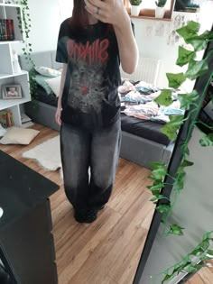 slipknot , band tee / tshirt , metal , baggy , streetwear , alt / alternative , clothes inspo, ootd , outfit Baggy Jeans And Band Tee, Baggy Band Shirt, Slipknot Tshirt Outfits, Grunge Graphic Tees Outfit, Big T Shirts Outfits, Black Band Tee Outfits, Alternative Fashion Baggy, Outfits With Band Tees