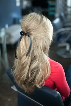 View entire slideshow: 10 Minute Hairstyles on http://www.stylemepretty.com/collection/1101/ Half Up Hair Bow Hairstyle, Percilla Presley Hair, Showchoir Hair, Half Up Half Down Hairstyles With Bow, Half Up Half Down Bow, Impressive Hairstyles, Cascading Curls, Date Night Hair, Bombshell Hair