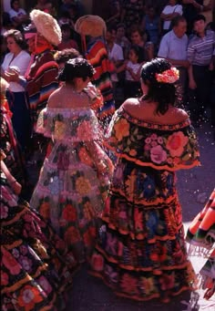 Folklorico Dresses, Mexican Beauty, Colourful Things, Latin Culture, Beautiful Mexico, Mexican Pride, Mexico Fashion, Ballet Folklorico