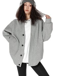 A knit cardigan with drop shoulders and an oversized silhouette that can be worn loosely.

A piece that is easy to match with any style, including
American casual, street, and casual.

The basic color makes it easy to match with any style of coordination.

◾️Model
Height/Weight: 167cm(65.7in)/40kg(88.1lb)
Try-on size: M






Cm
(inches)

Length
Chest
Shoulder
Sleeve Length


M
68(26.7)
128(50.3)
58(22.8)
56(22.0)


L
70(27.5)
132(51.9)
60(23.6)
57(22.4)


XL
72(28.3)
136(53.5)
62(24.4)
58(22.8 Casual Sweatshirt For Fall Layering, Casual Fall Sweatshirt For Layering, Trendy Drop Shoulder Sweatshirt For Layering, Trendy Oversized Button-up Cardigan, Oversized Gray Sweater In Solid Color, Oversized Gray Winter Cardigan, Oversized Gray Solid Color Sweater, Oversized Gray Sweater Solid Color, Oversized Drop Shoulder Layering Sweater