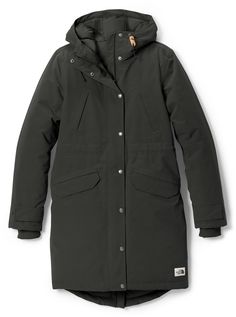 Keep snug through winter winds and snow. The women's The North Face Snow Down Parka features heritage trims and design lines—and combines warm hybrid insulation with DryVent™ waterproofing. North Face Down Jacket, Winter Travel Clothes, Jackets For Women Winter, Womens Winter Coats, Women Winter Jacket, Insulated Jacket Women, Down Parka Women, Winter Coat Women, Patagonia Down Sweater