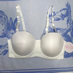 His Bra Is Brand New And In Good Condition. The Body Is Made Of 76% Nylon And 24% Spandex. The Liner Is 100% Polyester. White Nylon Bra, Fitted White Nylon Bra, White Fitted Nylon Bra, White Nylon Underwire Bra, White Underwire Nylon Bra, 36dd Bra, White Eyelashes, Aerie Bras, Lululemon Bras