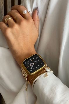 Apple Watch Chain, Apple Watch Bands Women, Smart Watch Apple, Wrist Stacks, Black Apple, Outfit Check