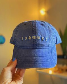 Diy Embroidery Hat, Embroidery Hats Baseball Caps, Revamp Clothes, Embroidery Lessons, Floral Moon, Crochet Cap, Cap Designs