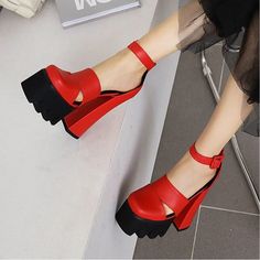 Summer Platform Sandals, Dress Shoes Women, Sandals Strappy, Open Toe High Heels, Dress Shoes Womens, Fashion High Heels, Thick Heels, Runway Models, Brown Shoe