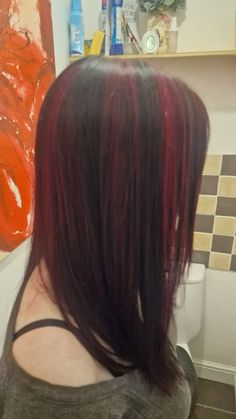 red chunky highlights 💗 Red Chunky Highlights, Skunk Hair, Black Hair Aesthetic, Bold Hair Color, Hair Inspiration Long, Black Hair With Highlights