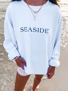 Seaside Sweatshirt Aesthetic, Seaside Shirt Outfit, Seaside Sweatshirt Outfit, Preppy Sweat Shirts, Preppy Cricut Shirts, Preppy Shirt Designs, Graphic Tees Preppy, Cute Shirts Preppy, Preppy Shirts Aesthetic