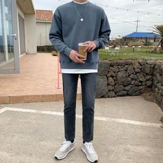 Uniqlo Ankle Pants Outfit Men, Fashion Cowo, Ankle Pants Outfit Men, Ankle Pants Outfit, Combo Outfits, Sweater Ootd, Fashion Cowok, Adidas Wallpapers