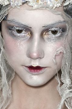 Grayscale Makeup, Pierrot Costume, Ghost Makeup, White Makeup, Runway Makeup, Make Up Inspo, Makati