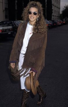 Sarah Jessica Parker's Style Is Better Than Carrie's | Who What Wear UK Cool Outfits With Cowboy Boots, Cowboy Boots City Outfit, Fringe Jacket Aesthetic, 80s Cowboy Boots Outfit, Fringe Blazer Outfit, Cowboy Jacket Outfit, Parisian Cowgirl, Cowboy Style Outfits, Fringe Leather Jacket Outfit