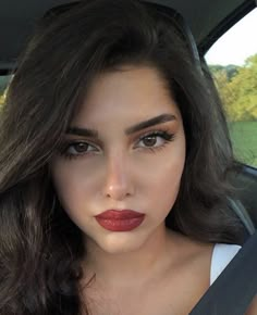 Makeup On Dark Brown Eyes, Dark Red Lip Makeup Look, Ivana Santacruz, Red Lipstick Makeup, Red Makeup, Winter Makeup, Makeup Looks Tutorial, Makeup Makeover