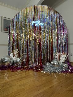 a room decorated with tinsel and balloons