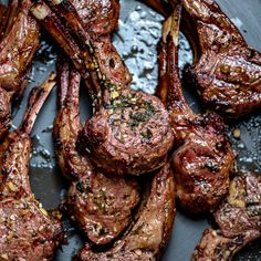 the steaks are cooked and ready to be served on the grilling pan for consumption